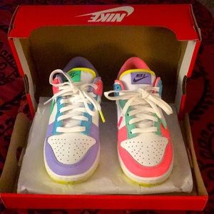 Nike women’s low SE Easter candy size 6.5 sneakers NWOT